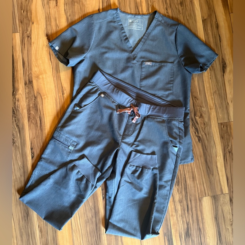🏥🩺 FIGS Scrub Set – Graphite (Joggers + Top) – L